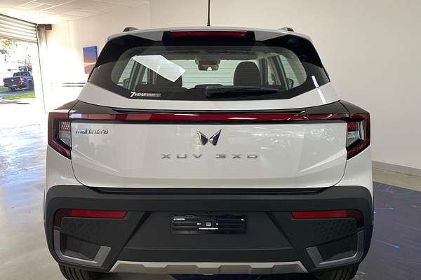 2025 Mahindra XUV3XO AX5L