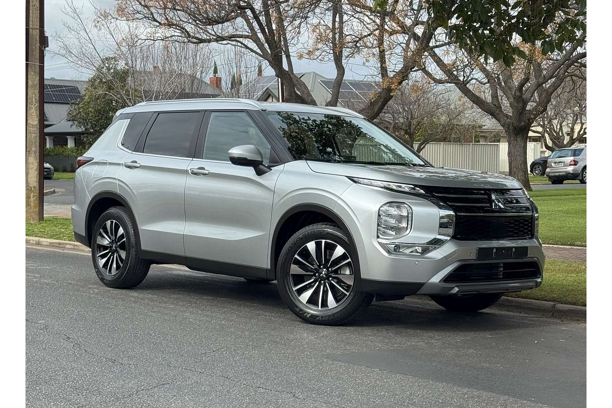 2025 Mitsubishi Outlander LS ZM