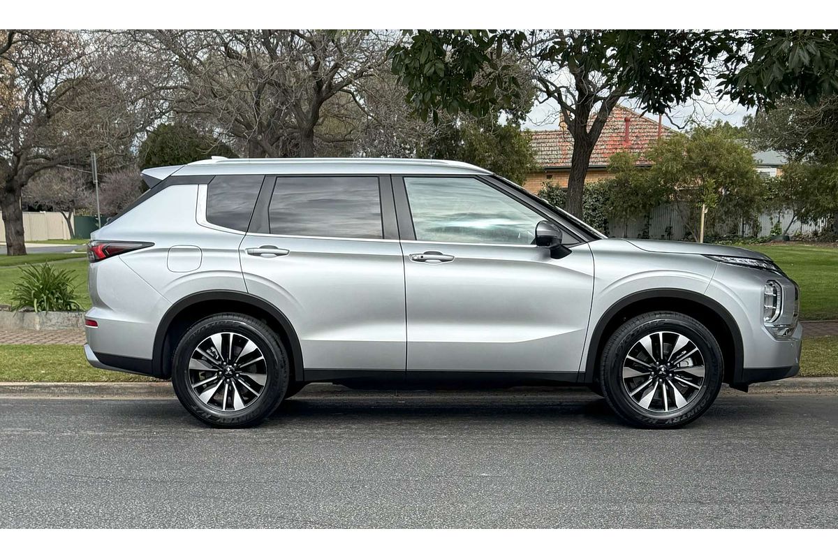 2025 Mitsubishi Outlander LS ZM