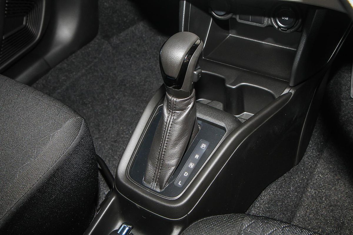 2025 Suzuki Swift Hybrid UZ