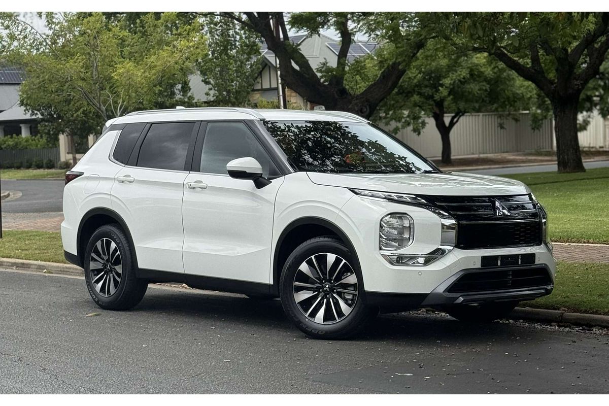 2025 Mitsubishi Outlander LS ZM