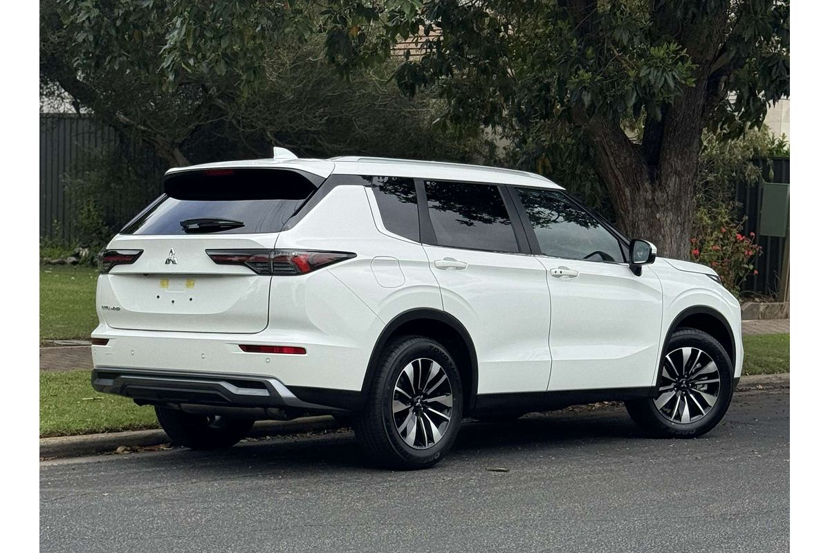 2025 Mitsubishi Outlander LS ZM