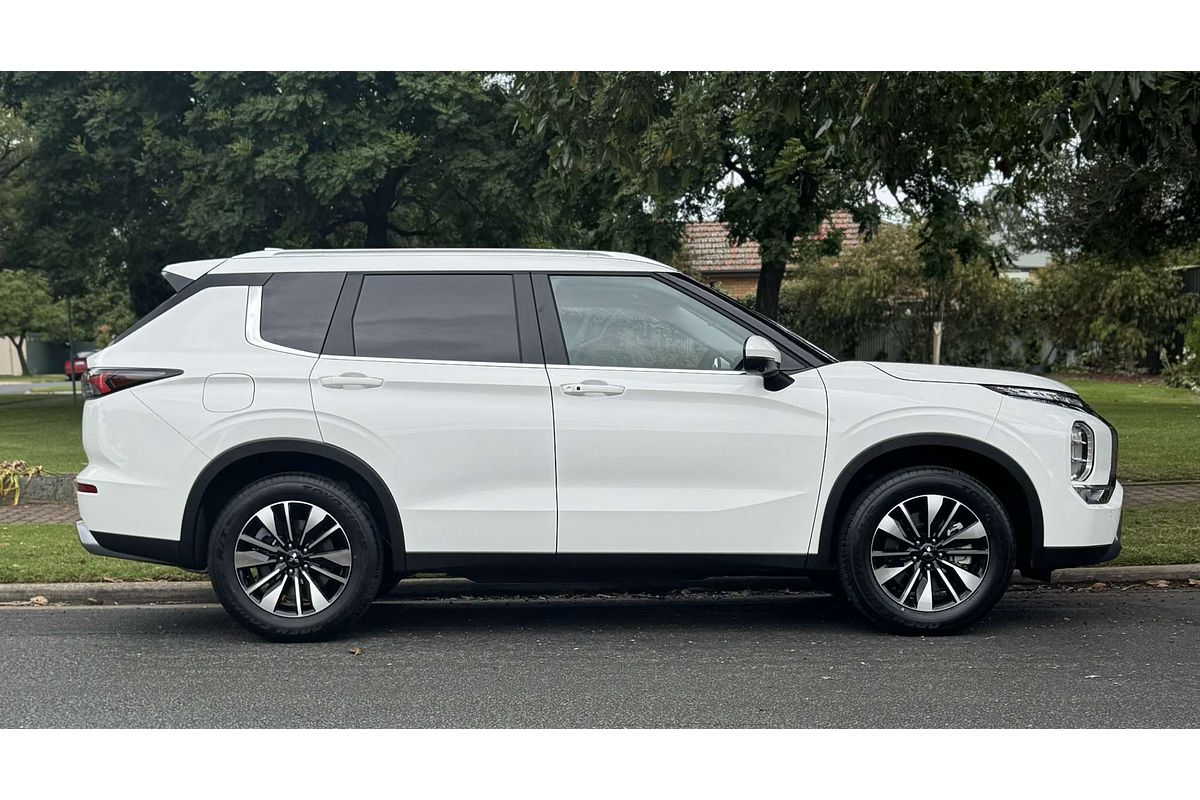 2025 Mitsubishi Outlander LS ZM