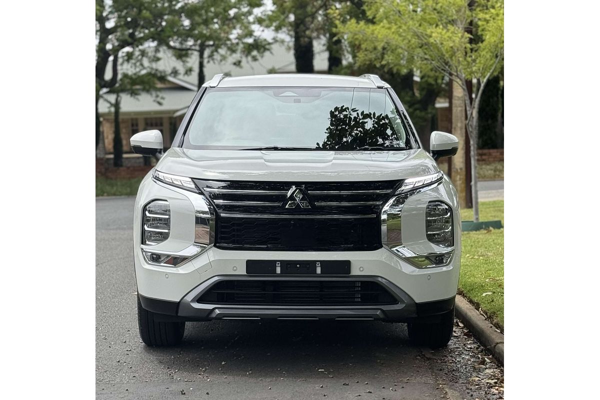 2025 Mitsubishi Outlander LS ZM