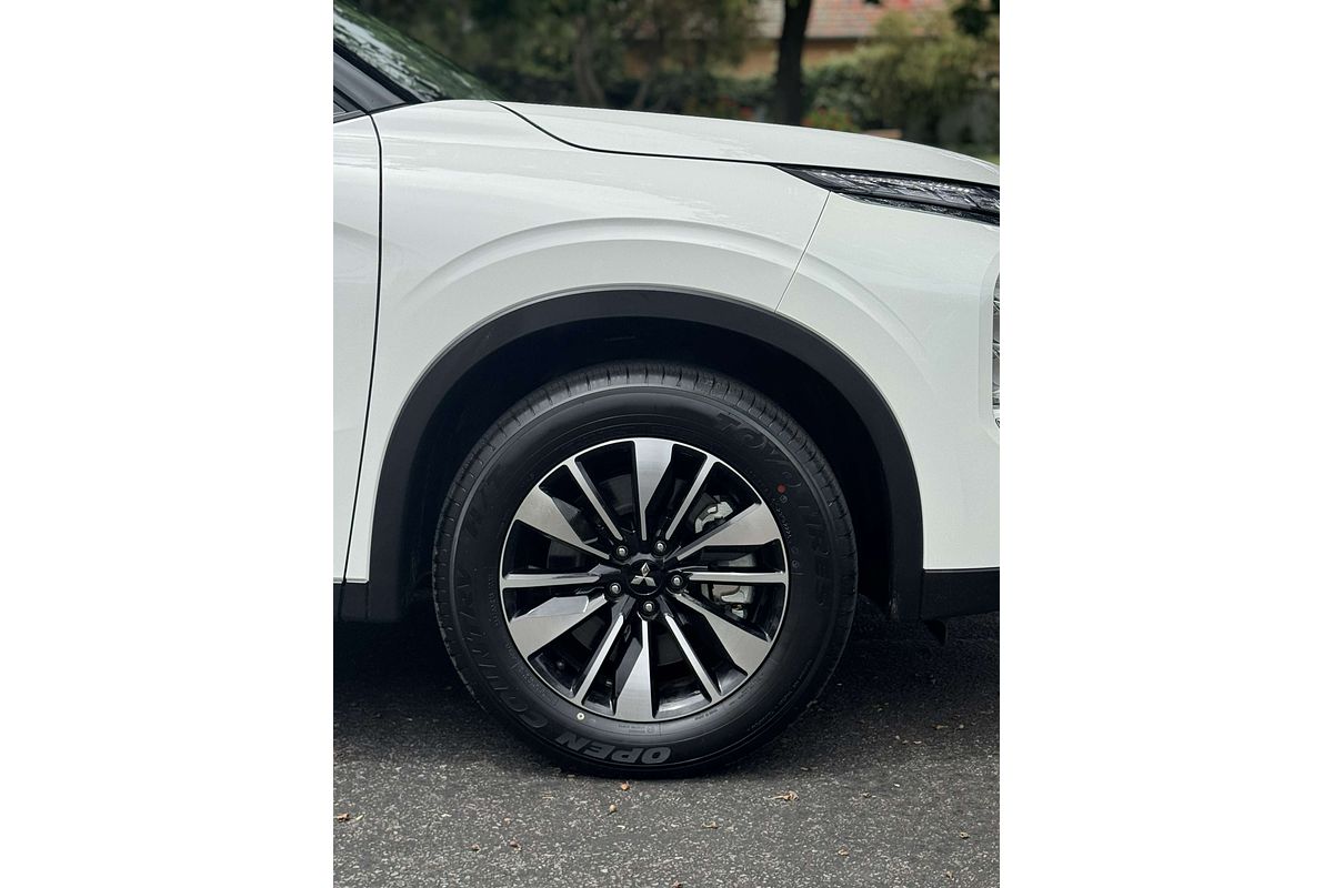 2025 Mitsubishi Outlander LS ZM