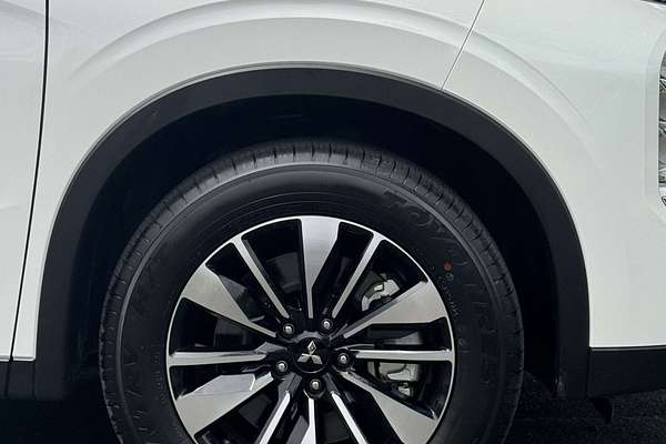 2025 Mitsubishi Outlander LS ZM