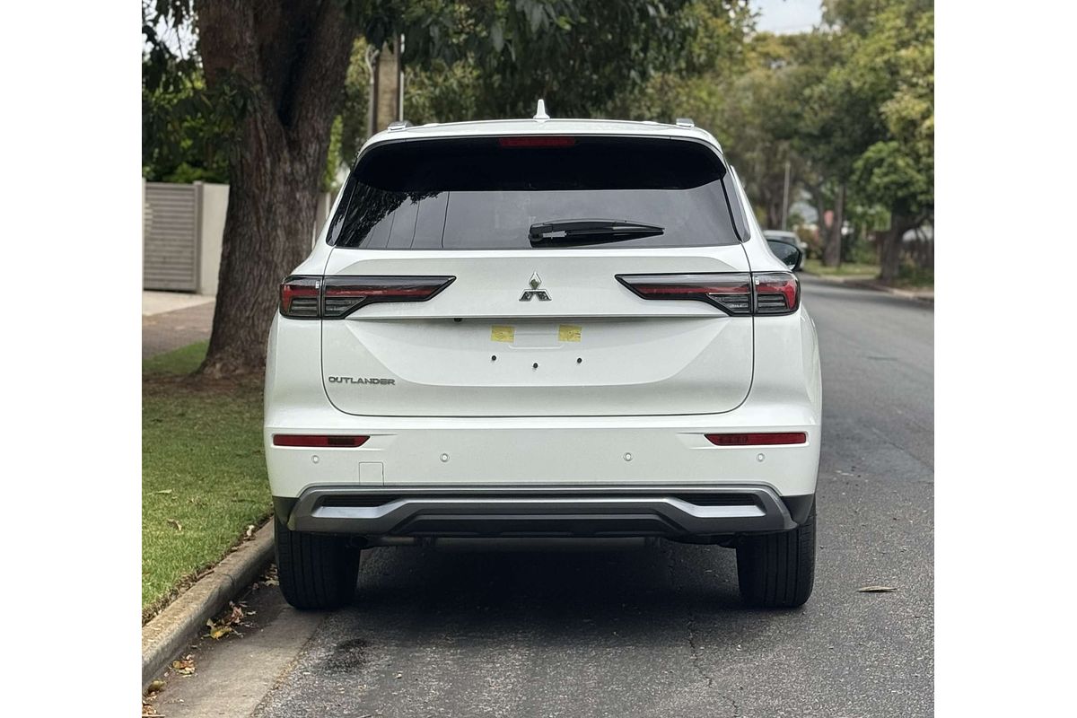 2025 Mitsubishi Outlander LS ZM