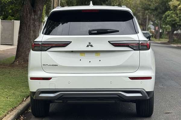 2025 Mitsubishi Outlander LS ZM