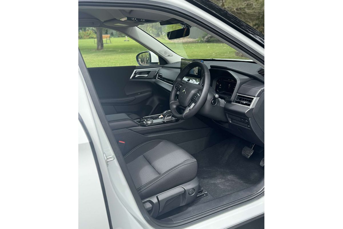 2025 Mitsubishi Outlander LS ZM