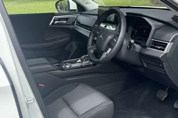 2025 Mitsubishi Outlander LS ZM