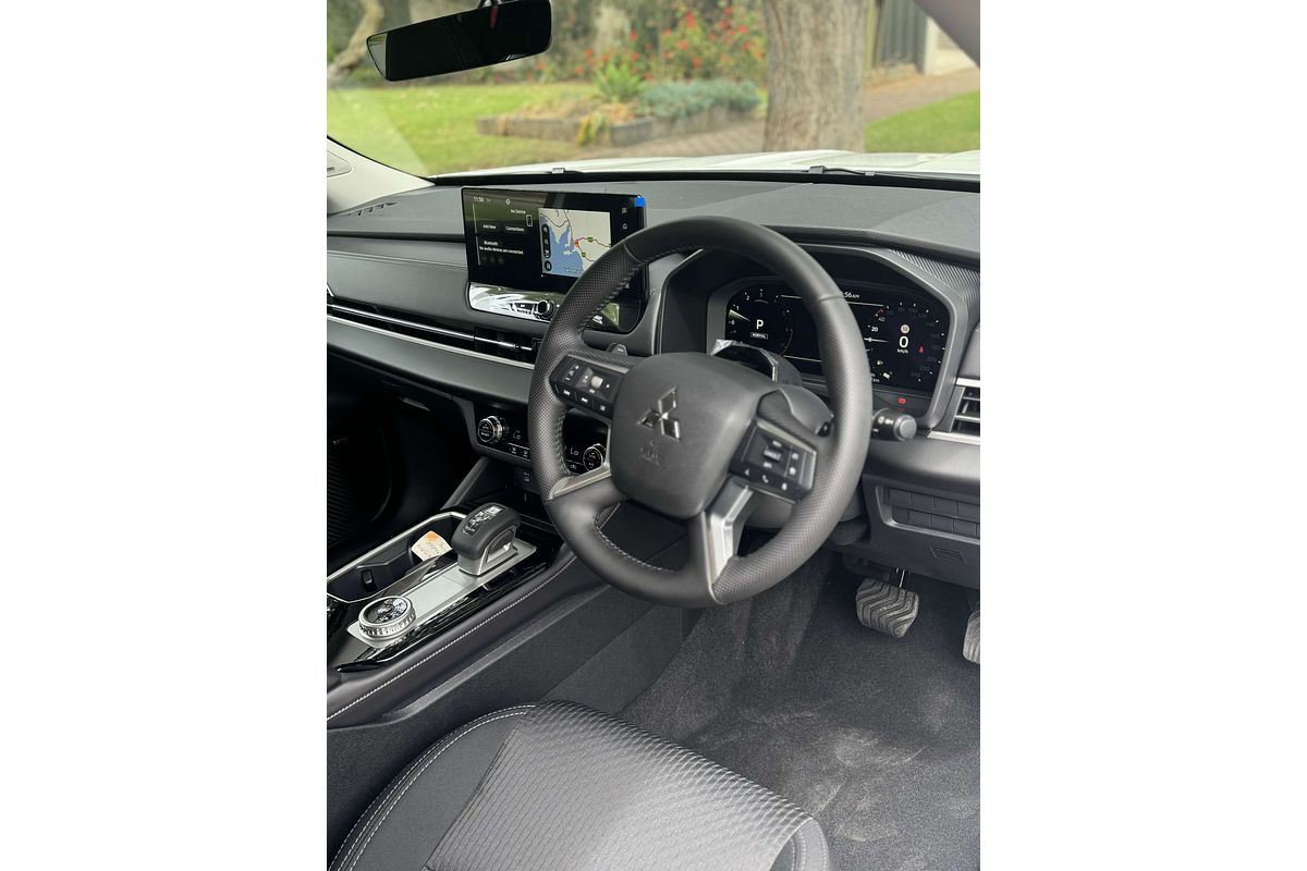 2025 Mitsubishi Outlander LS ZM