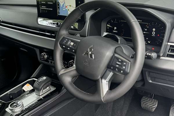 2025 Mitsubishi Outlander LS ZM