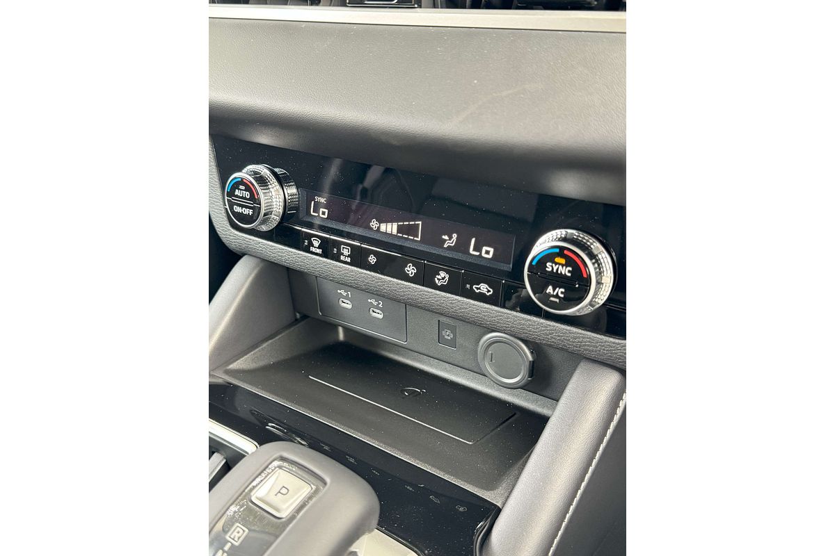 2025 Mitsubishi Outlander LS ZM