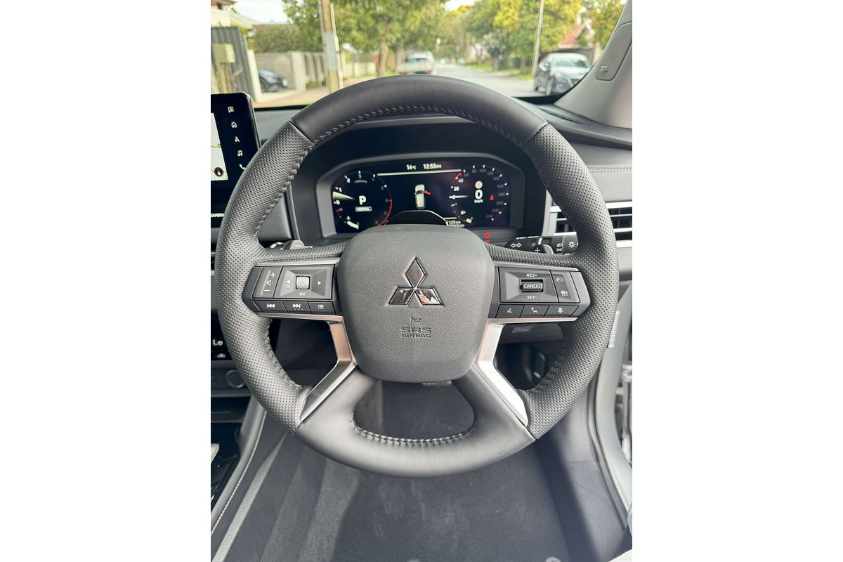 2025 Mitsubishi Outlander LS ZM