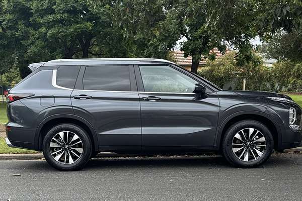 2025 Mitsubishi Outlander LS ZM