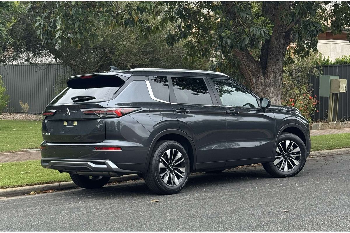 2025 Mitsubishi Outlander LS ZM