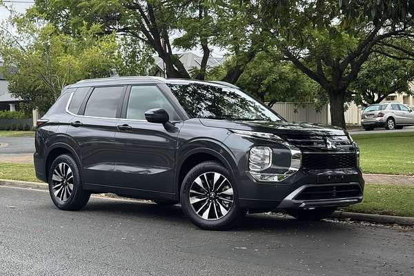 2025 Mitsubishi Outlander LS ZM