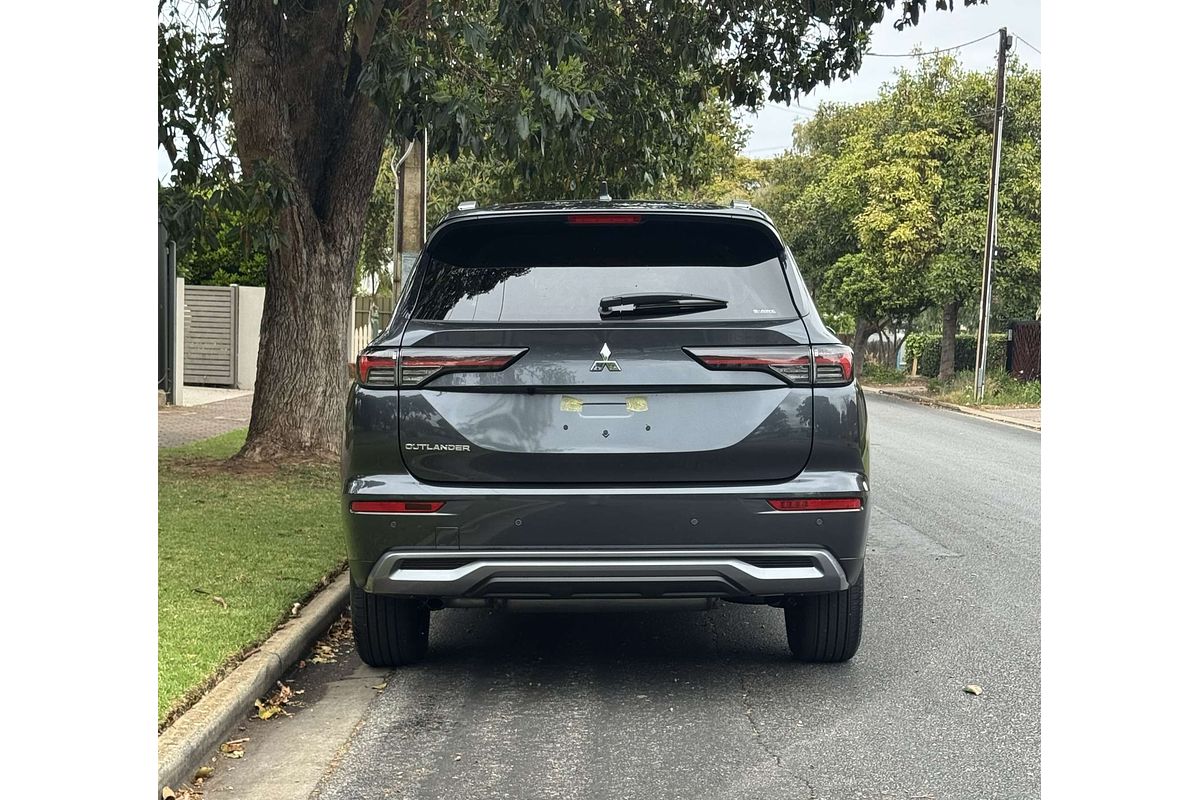 2025 Mitsubishi Outlander LS ZM