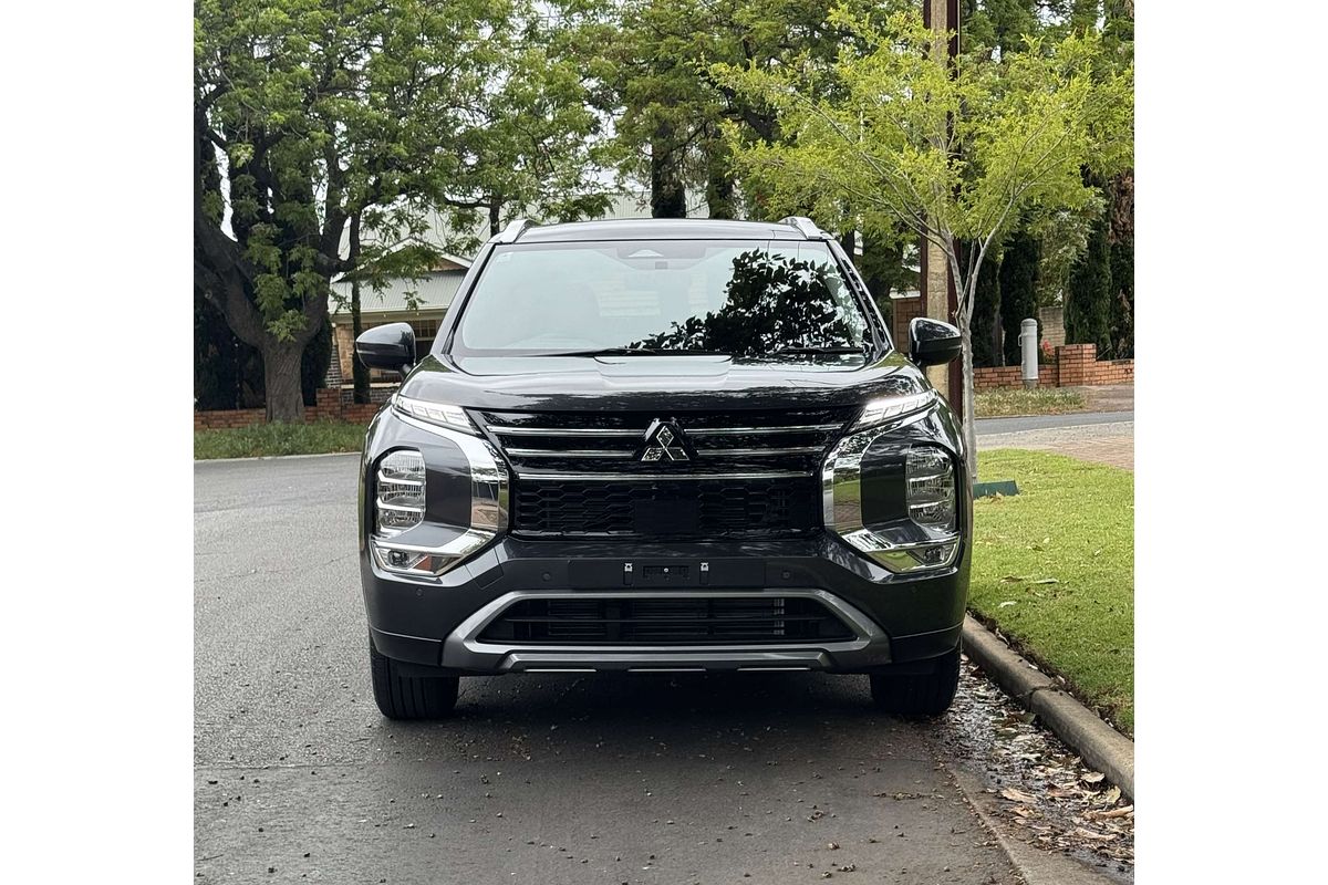 2025 Mitsubishi Outlander LS ZM