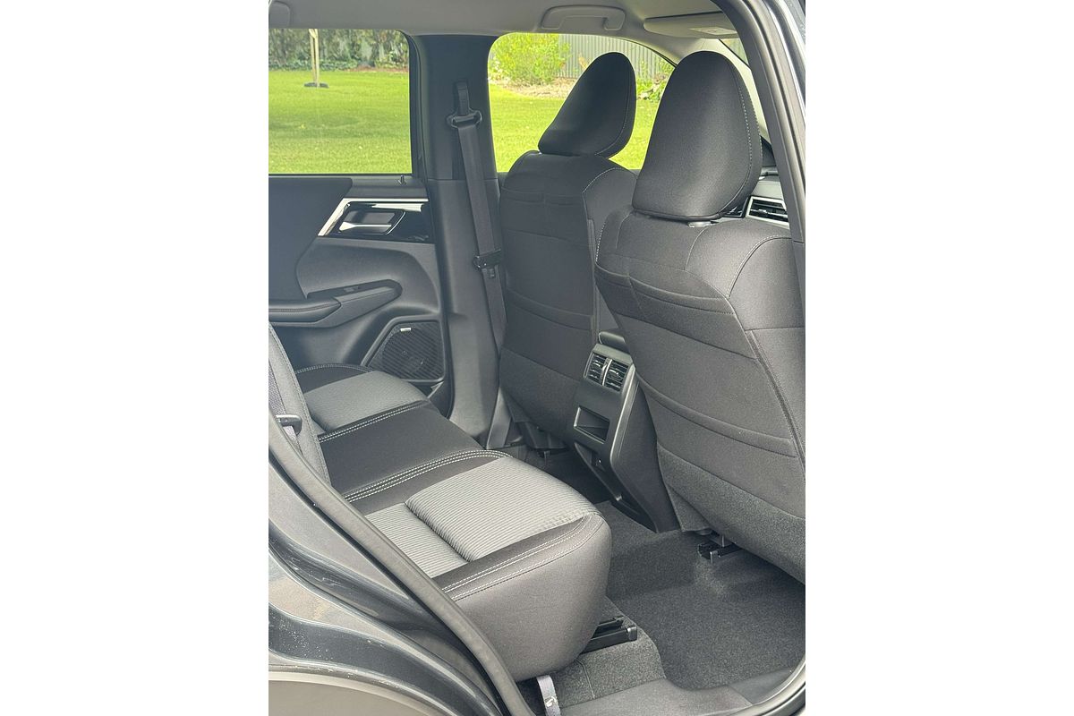 2025 Mitsubishi Outlander LS ZM