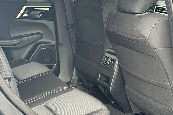 2025 Mitsubishi Outlander LS ZM