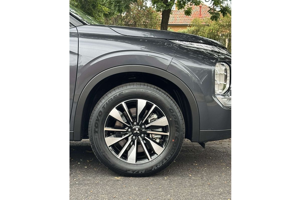 2025 Mitsubishi Outlander LS ZM