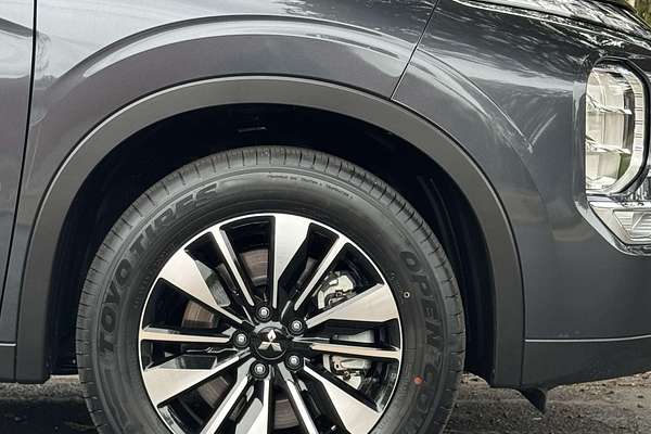 2025 Mitsubishi Outlander LS ZM