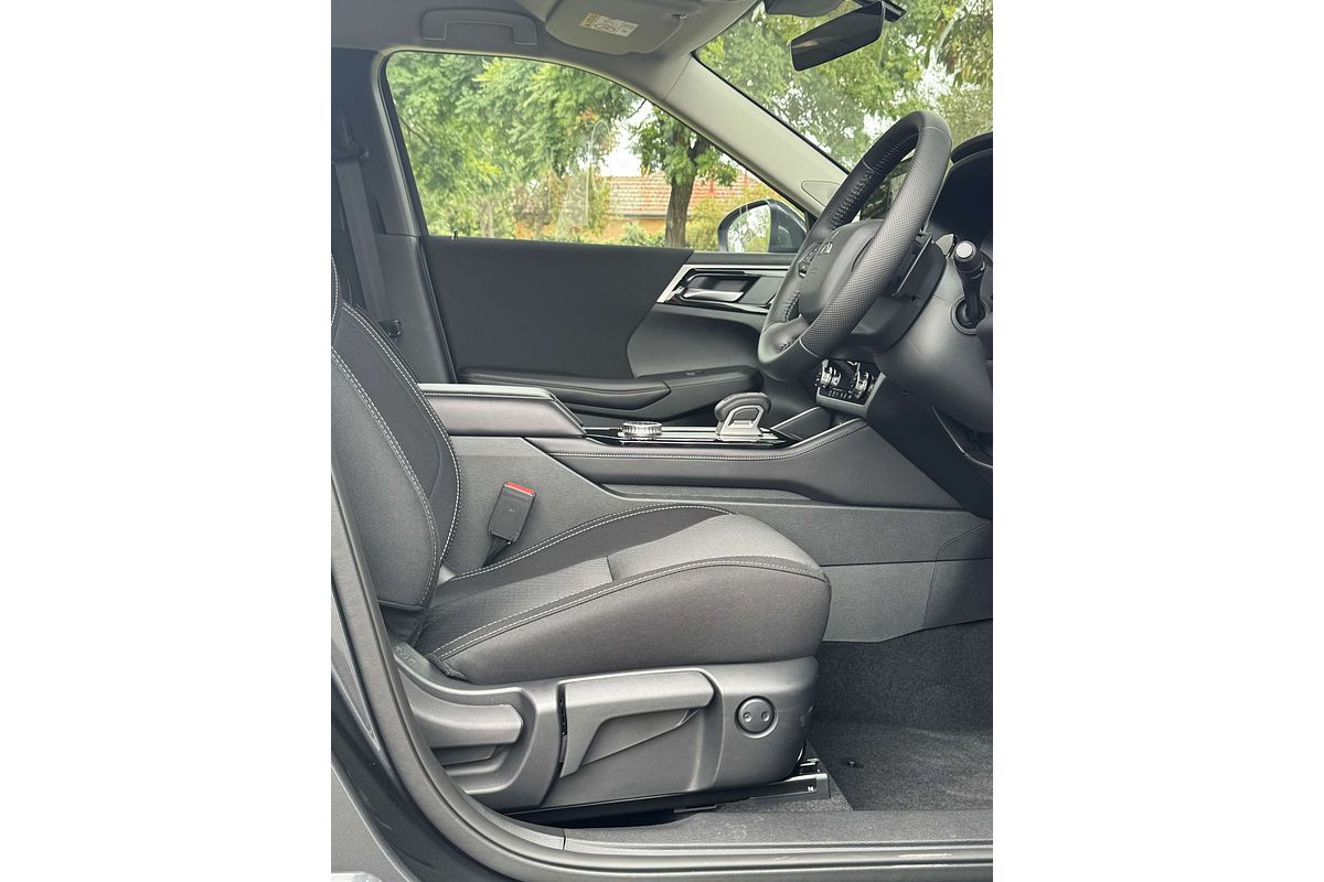 2025 Mitsubishi Outlander LS ZM