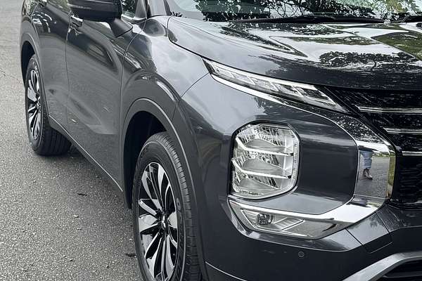 2025 Mitsubishi Outlander LS ZM