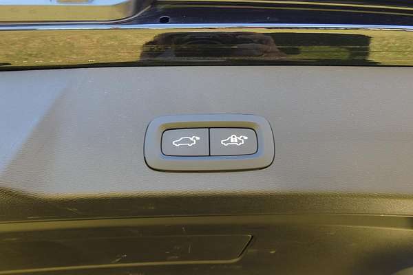 2024 Volvo XC40 Plus B4