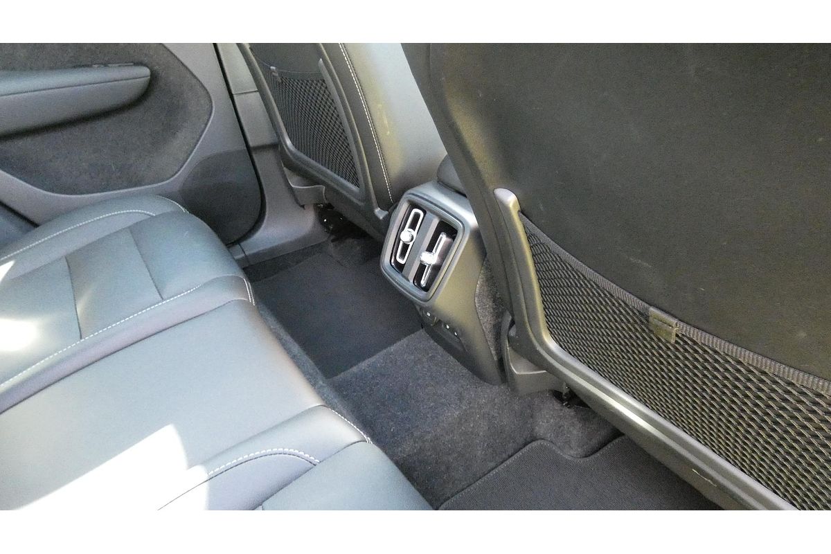 2024 Volvo XC40 Plus B4