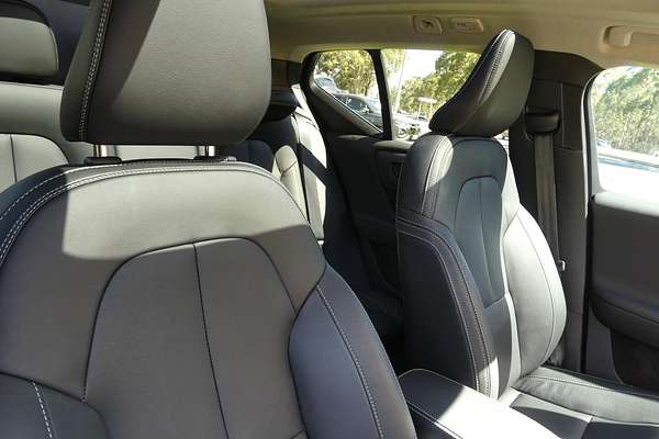 2024 Volvo XC40 Plus B4