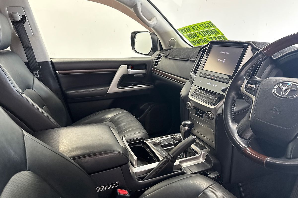 2017 Toyota Landcruiser Sahara VDJ200R