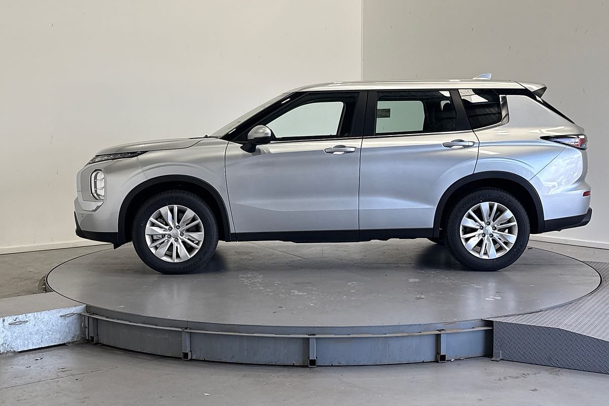 2025 Mitsubishi Outlander ES ZM