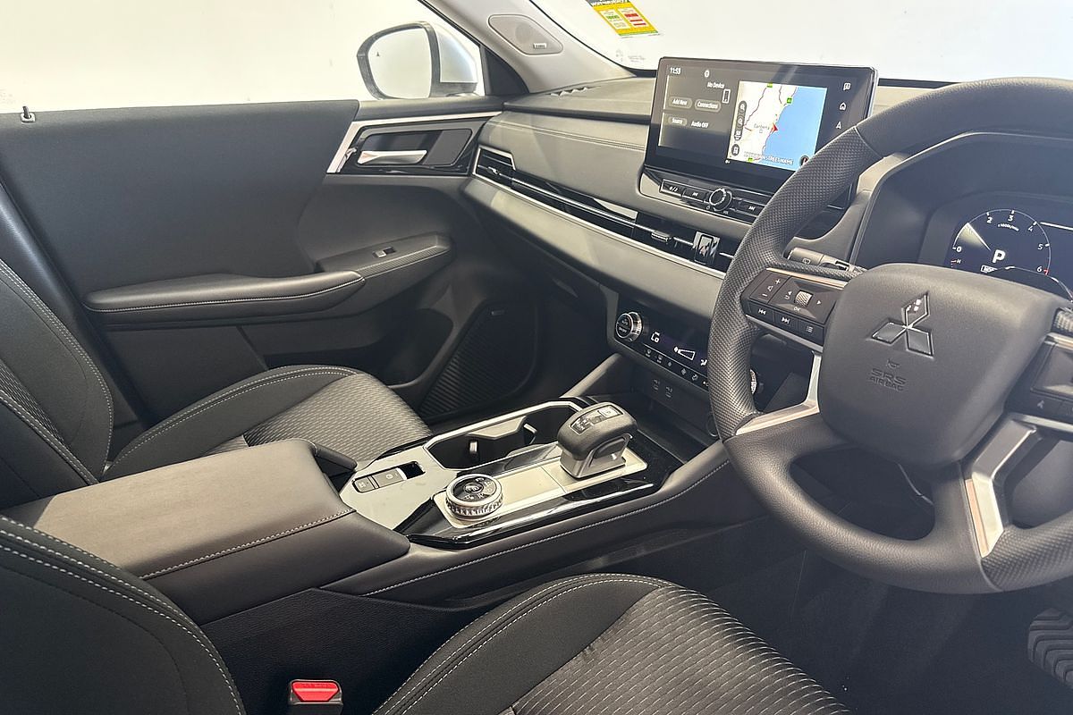 2025 Mitsubishi Outlander ES ZM