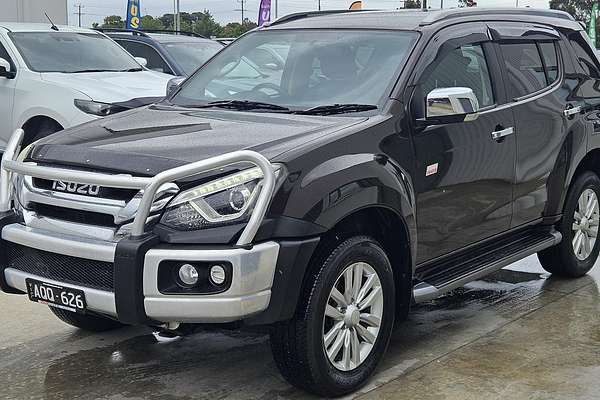 2017 Isuzu MU-X LS-T