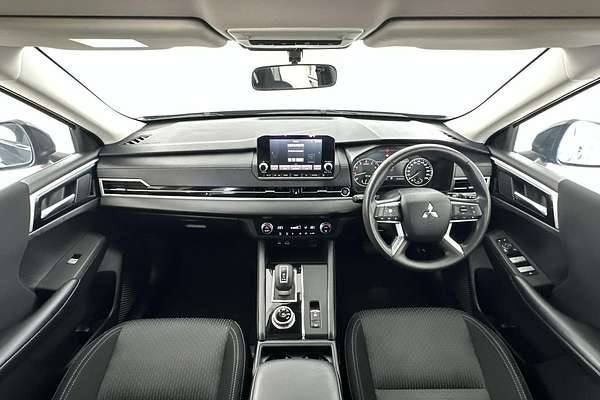 2024 Mitsubishi Outlander ES ZM