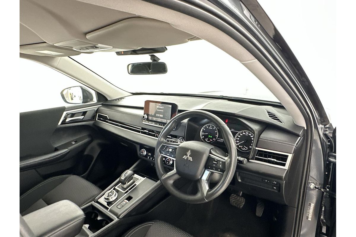 2024 Mitsubishi Outlander ES ZM