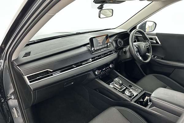 2024 Mitsubishi Outlander ES ZM