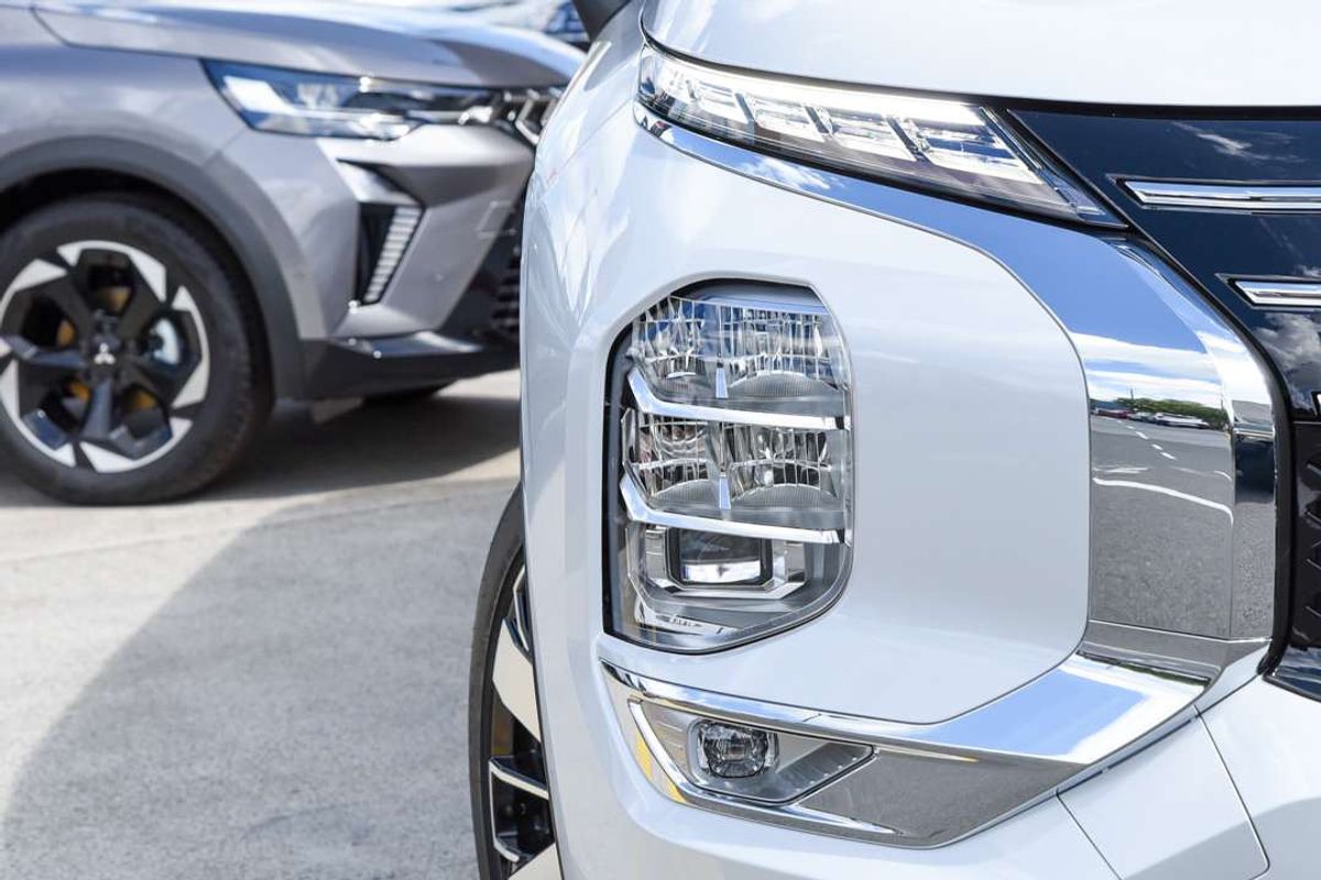 2025 Mitsubishi Outlander Exceed Tourer ZM