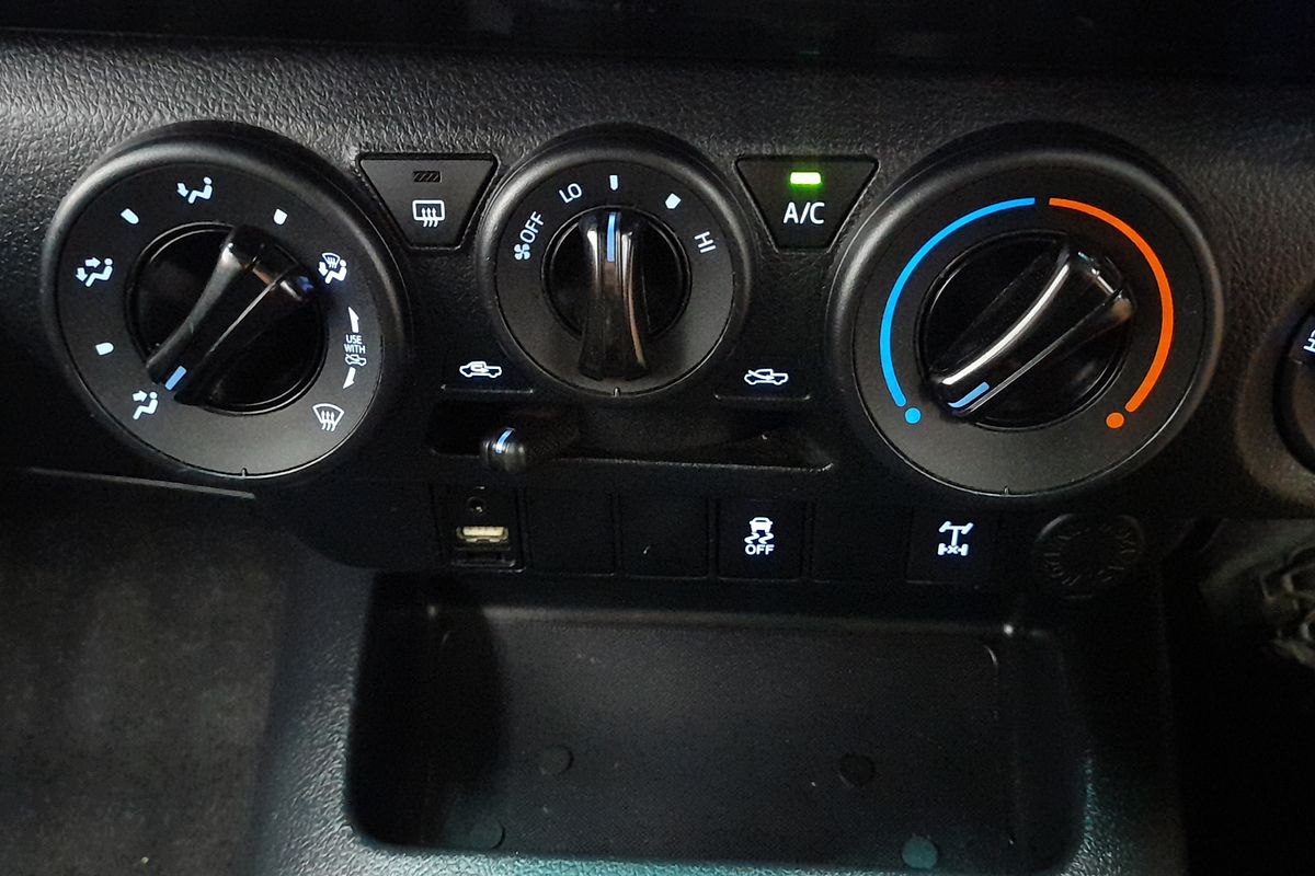 2016 Toyota Hilux SR GUN126R 4X4