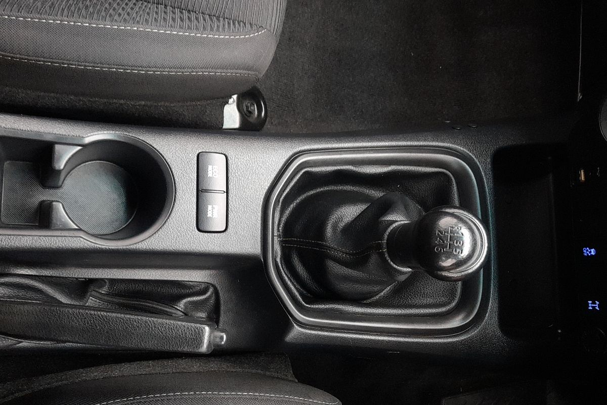 2016 Toyota Hilux SR GUN126R 4X4