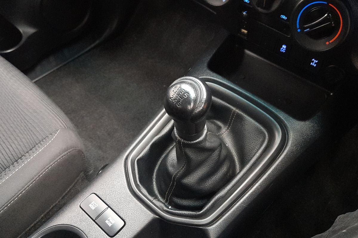 2016 Toyota Hilux SR GUN126R 4X4