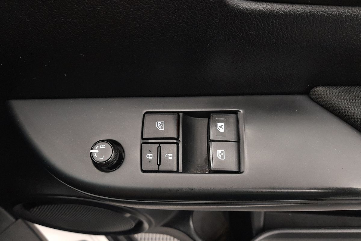 2016 Toyota Hilux SR GUN126R 4X4