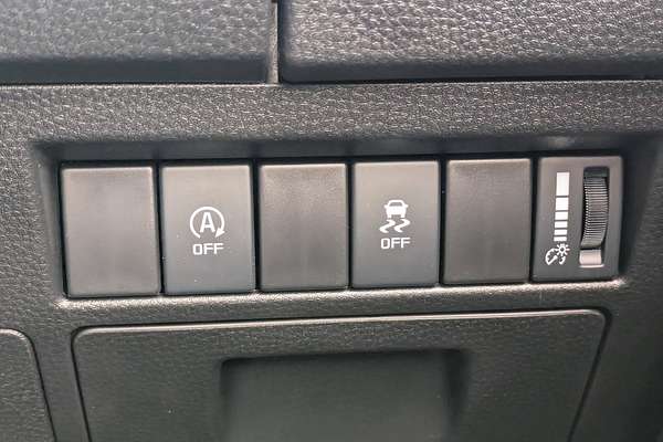 2025 Isuzu D-MAX SX High Ride Rear Wheel Drive