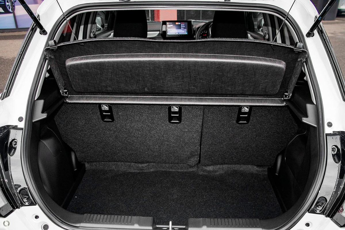 2025 Suzuki Swift Hybrid GLX UZ