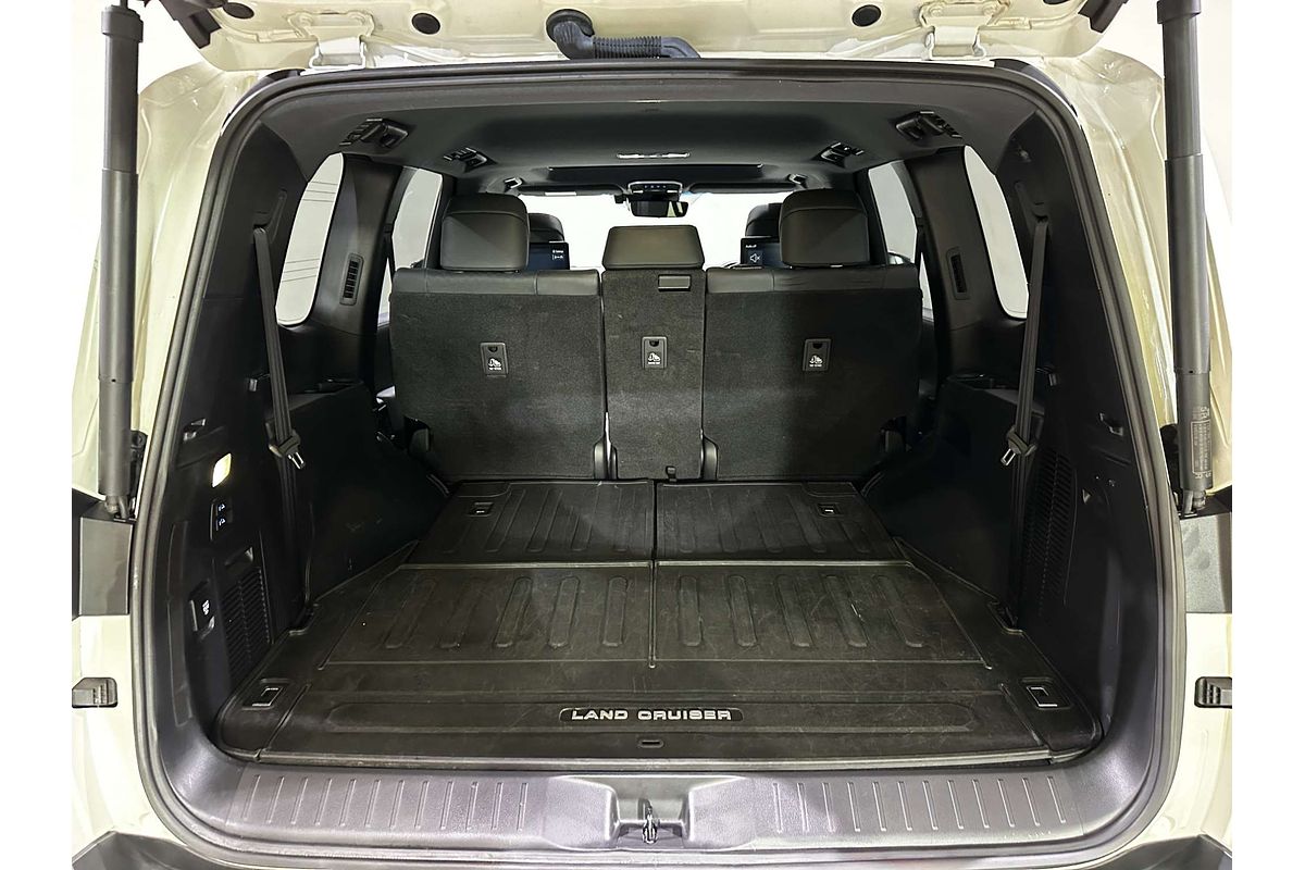 2021 Toyota Landcruiser Sahara FJA300R