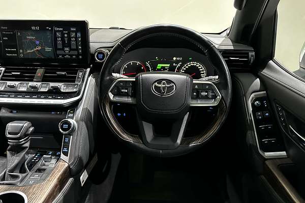 2021 Toyota Landcruiser Sahara FJA300R