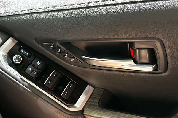 2021 Toyota Landcruiser Sahara FJA300R