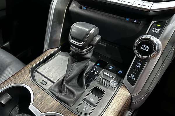 2021 Toyota Landcruiser Sahara FJA300R